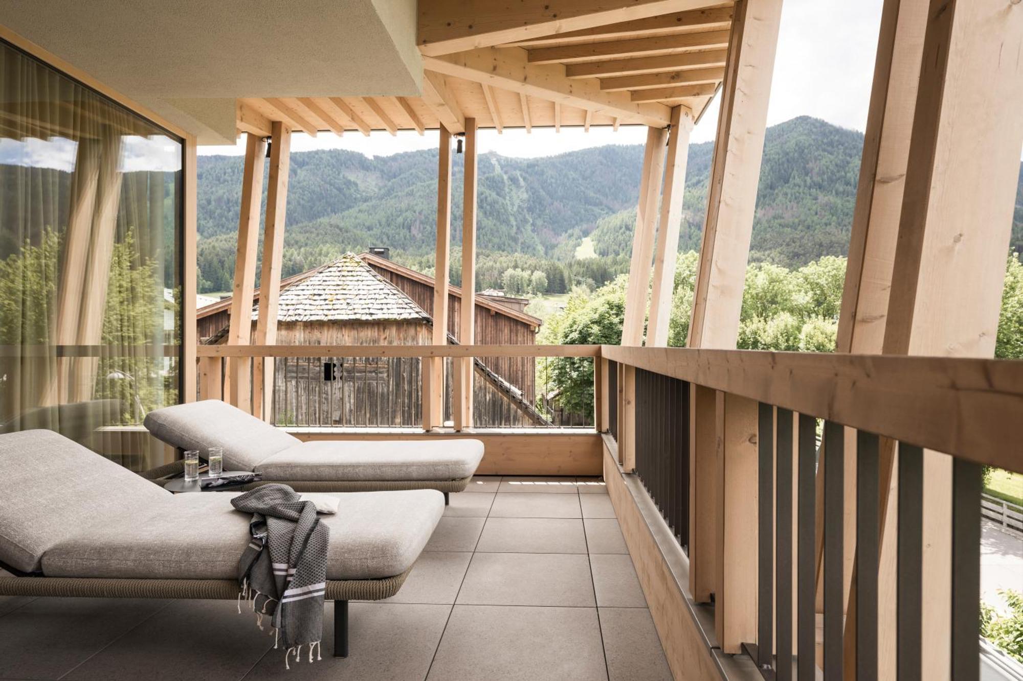 Falkensteiner Hotel Kronplatz - The Leading Hotels Of The World (Adults Only) Рісконе Екстер'єр фото The balcony of a suite