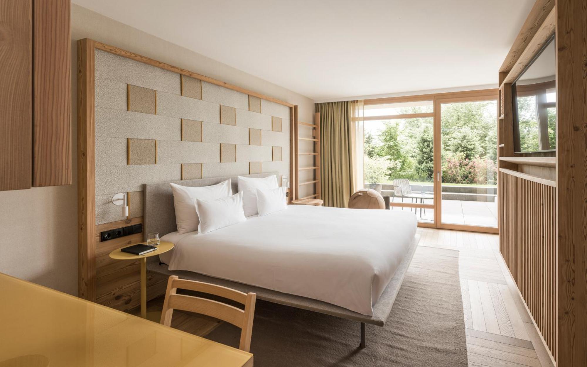 Falkensteiner Hotel Kronplatz - The Leading Hotels Of The World (Adults Only) Рісконе Екстер'єр фото A room at the hotel