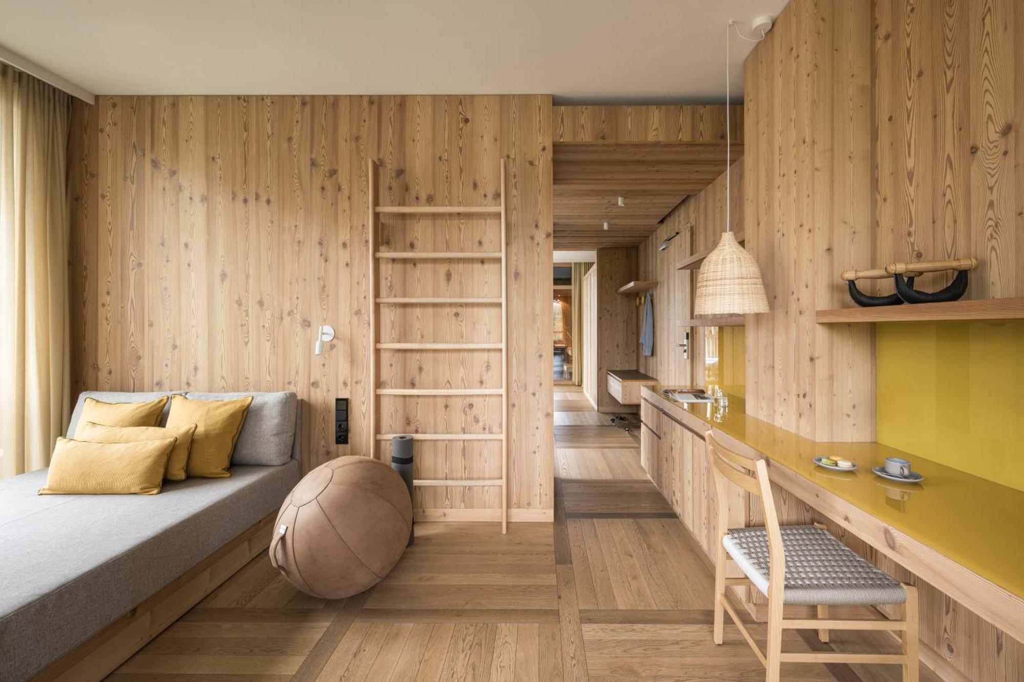 Falkensteiner Hotel Kronplatz - The Leading Hotels Of The World (Adults Only) Рісконе Екстер'єр фото Interior of a room at the Hotel de la Couronne