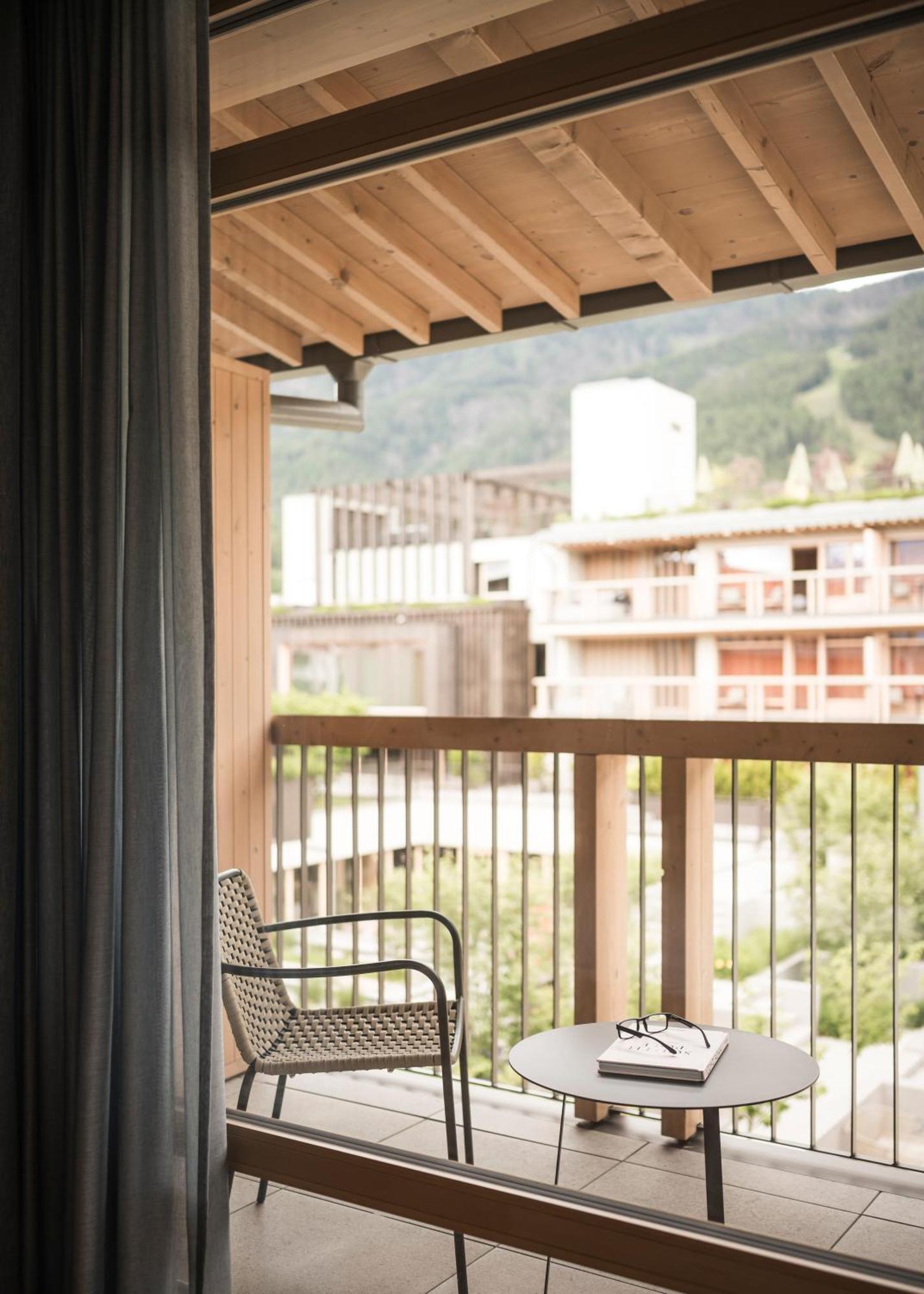 Falkensteiner Hotel Kronplatz - The Leading Hotels Of The World (Adults Only) Рісконе Номер фото A balcony