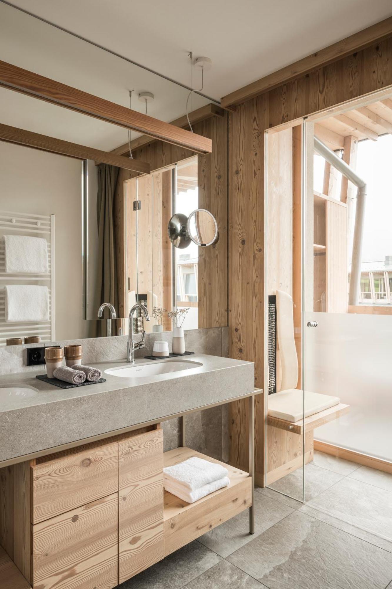 Falkensteiner Hotel Kronplatz - The Leading Hotels Of The World (Adults Only) Рісконе Номер фото Bathroom