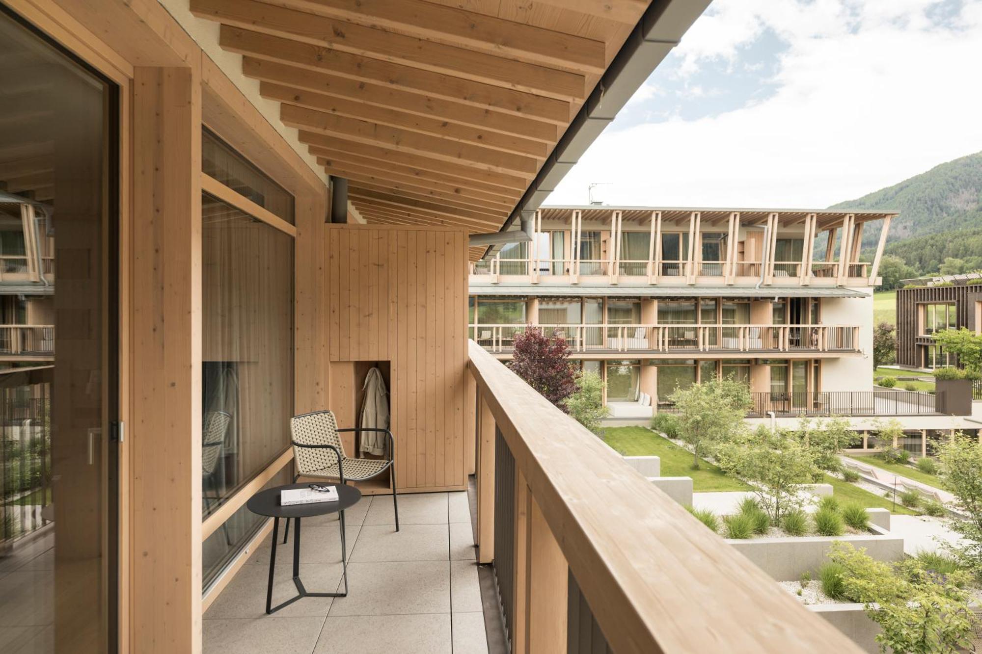 Falkensteiner Hotel Kronplatz - The Leading Hotels Of The World (Adults Only) Рісконе Екстер'єр фото The balcony of a room at the Hotel